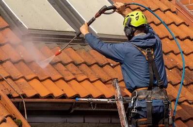 Démoussage et hydrofuge de toiture à Oron